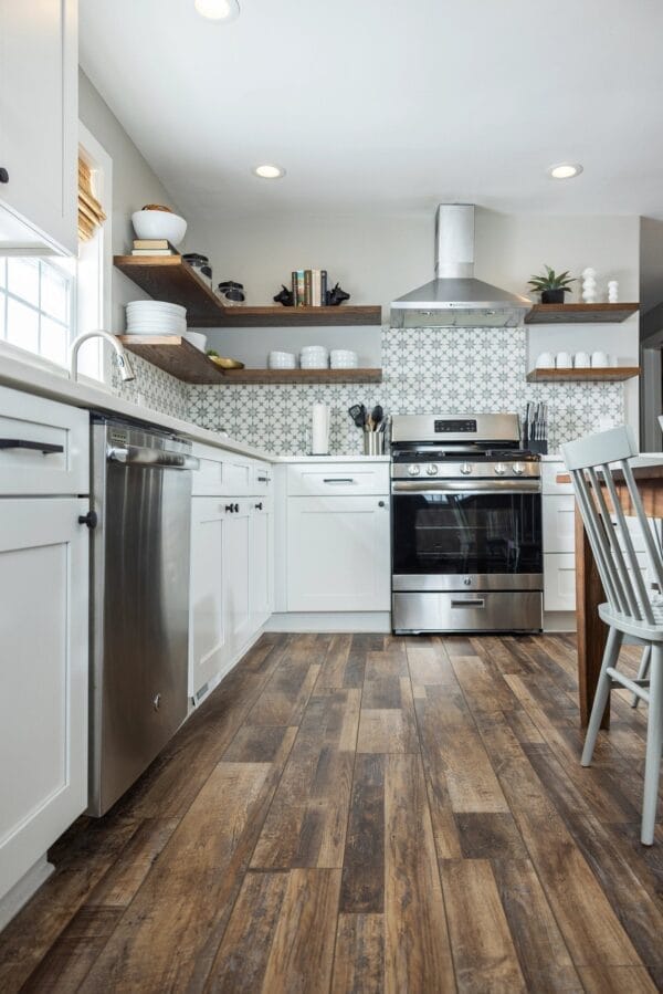 COREtec - VV012 COREtec Originals 7" Marianas Oak | Giant Commercial Flooring